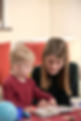 enfant avec des audioprothèses