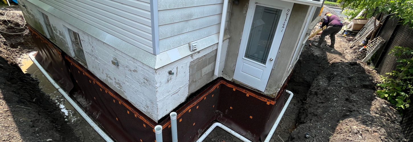 Contour d'une maison avec nouvelle tuyauterie