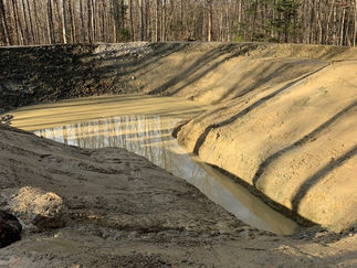 Construction d'un bassin en cours