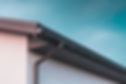 focus sur les gouttières d'une maison