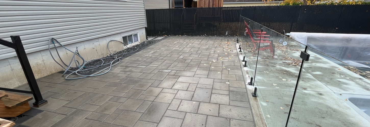 terrasse en pierre avec piscine