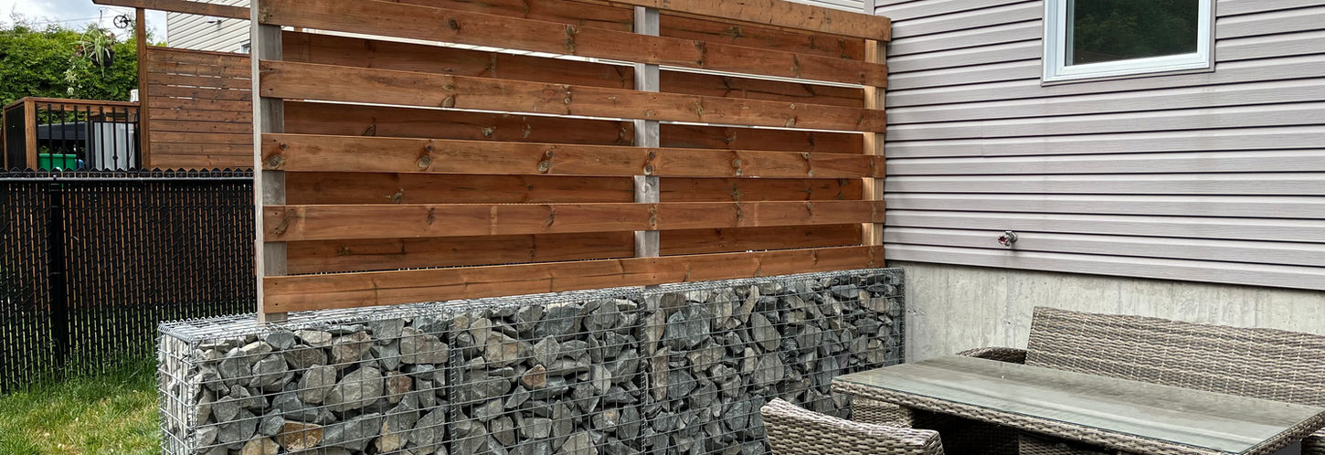 nouvelle terrasse avec support de mur en pierre