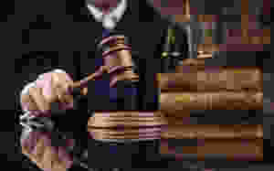 judge holding gavel