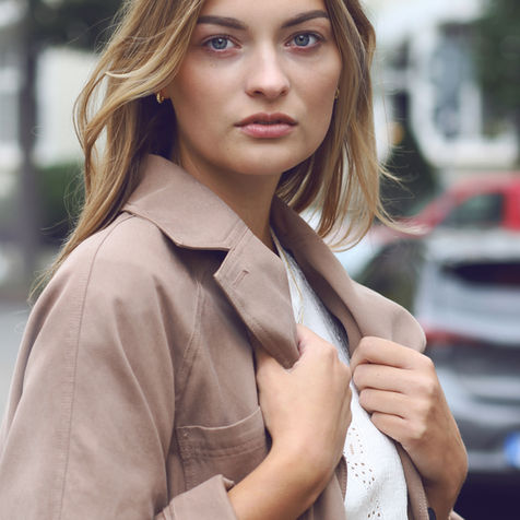 Natürliches Portrait einer Frau beim Outdoor Fotoshooting in Greven – Fotografin für individuelle Portraits im Münsterland