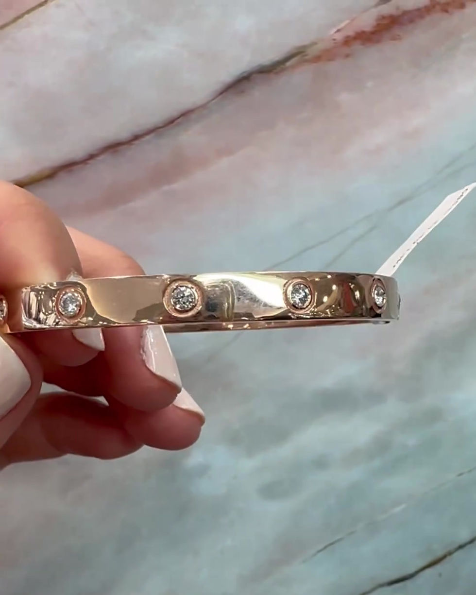Thumbnail: Round Diamond Hinged Solid Gold Bangle