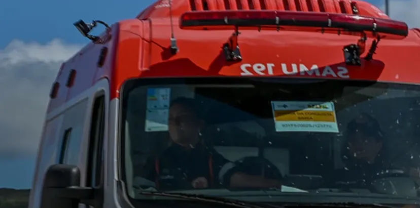 Repórter da TV Globo cai de barreira em João Pessoa e vai parar no hospital