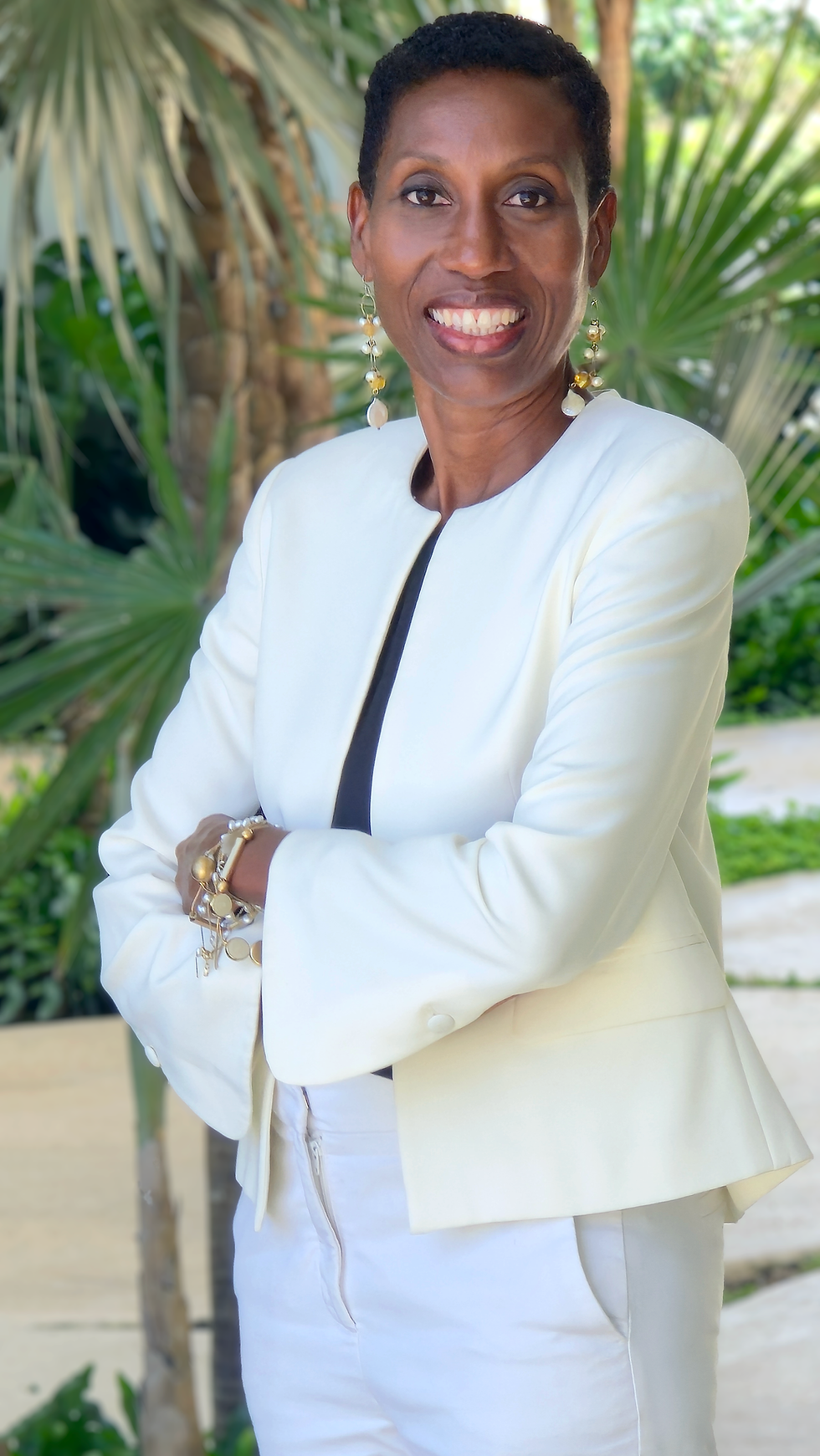 Asesora inmobiliaria en República Dominicana sonriendo