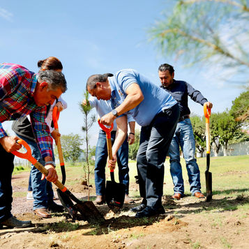 IMSS Hidalgo y Semarnath reforestan áreas verdes en unidades médicas, administrativas y sociales