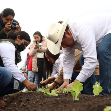 Apoya SADERH a mujeres del campo, con la entrega de huertos familiares