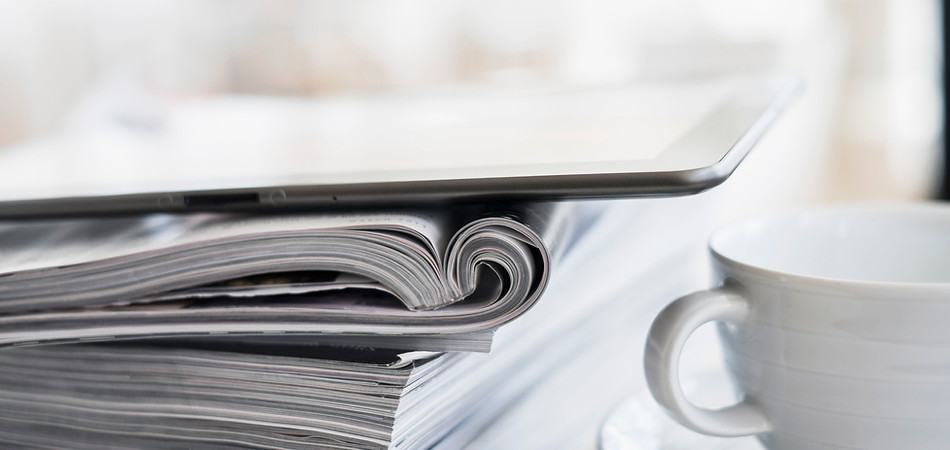 Kaffee und Zeitschriften