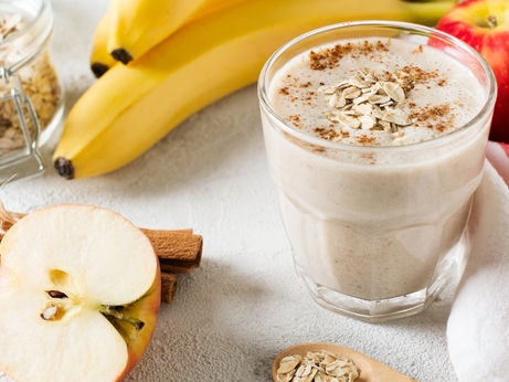 Easy and Simple Apple, Banana & Oatmeal Breakfast Smoothie