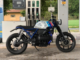BMW K100 Studio grafico della moto e realizzazione ad Aerografo con un design vintage opaco