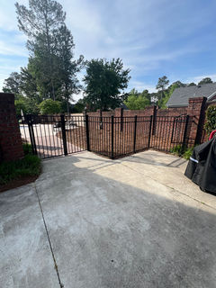 Double gate for aluminum pool fence in Fayetteville, NC