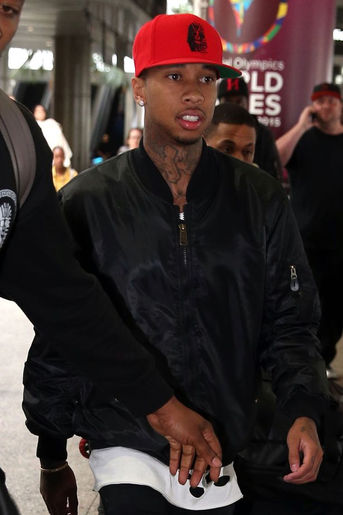 Tyga's nude photo leak: Rapper calls on FBI to hunt down hacker...