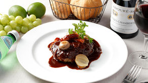 ハンバーグ　デミグラスソース