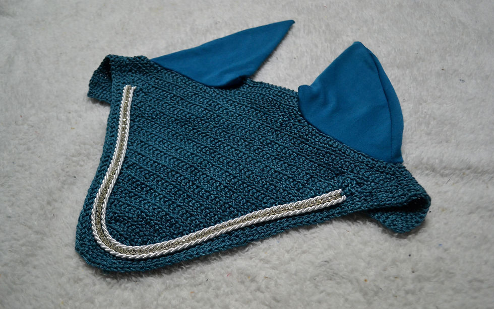 Miniature : Bonnet Mi-Long Diamant | Bleu canard, cordelettes et strass blancs