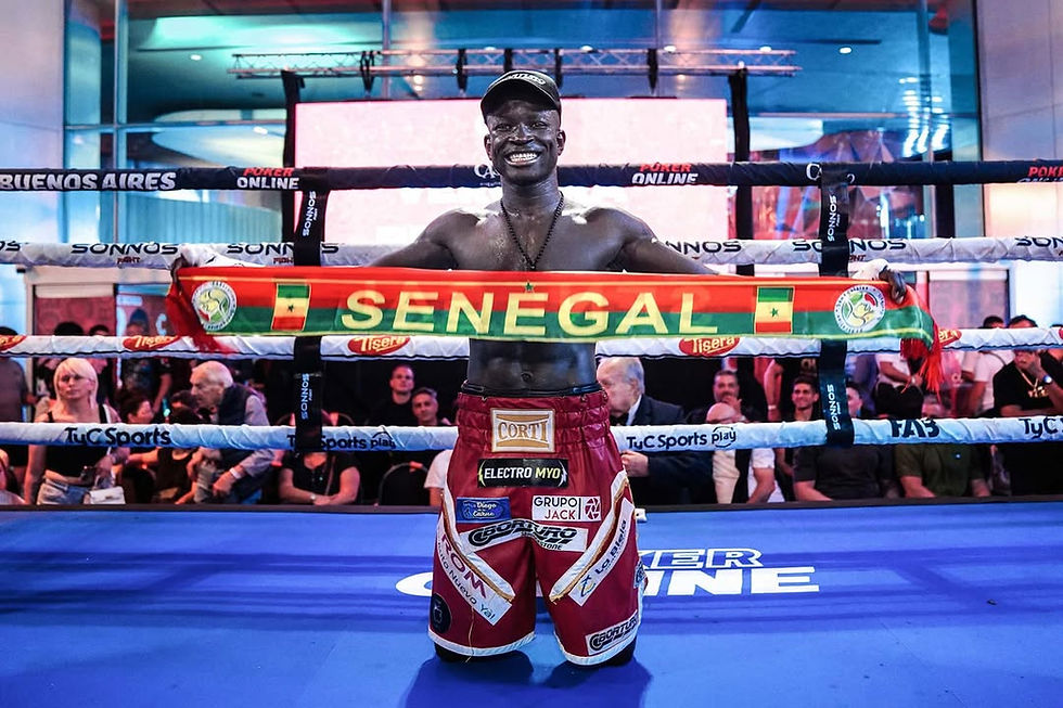 En un peleón de ambos, Touba Niang se quedó con la victoria por puntos ante “El Indio” Segovia