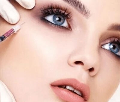 حقن الجلوتاثيون: مكافحة شحوب الجلد الناتج عن التوتر في العيادات الرائدة في عُمان