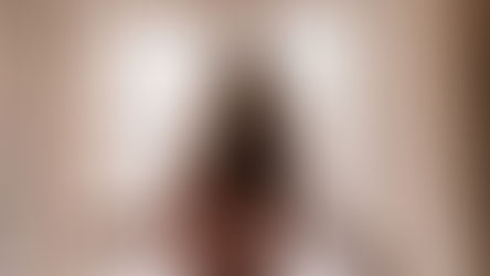 Femme à la fenêtre - Clémence Colliou Khan, kinésiologue à Paris