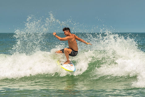 surfista na praia, Hotel Cajueiro, Guaruja Sao Paulo 14022023_26.jpg