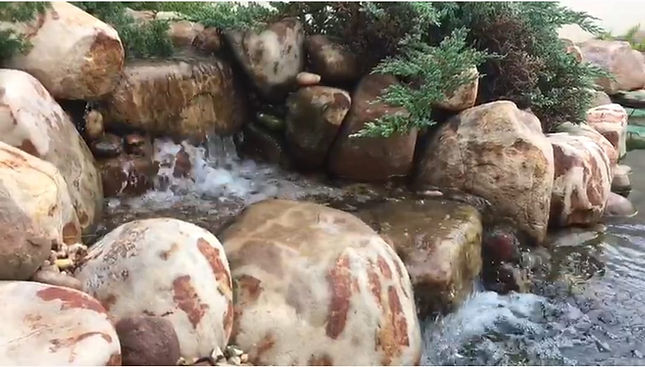 Paisajismo con cascadas de jardín en Asunción Paraguay
