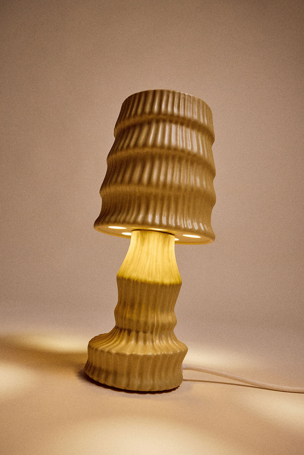 Miniatura: Lámpara de mesa cerámica, Ocre - HKliving