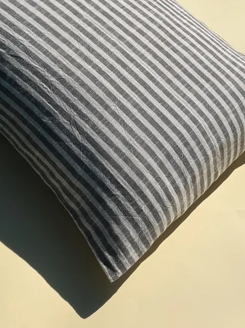 Miniatura: Funda de cojín, Striped Grey - Mizar & Alcor