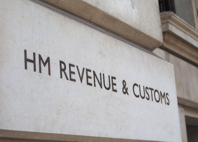 HMRC重启强制欠税扣款,英国税务局有权直接查银行账户吗?