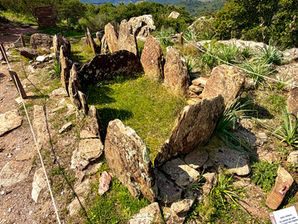 Randonnée Dolmen de Gaoutabry La Londe-les-Maures : panoramas sur les Îles d'Or Var