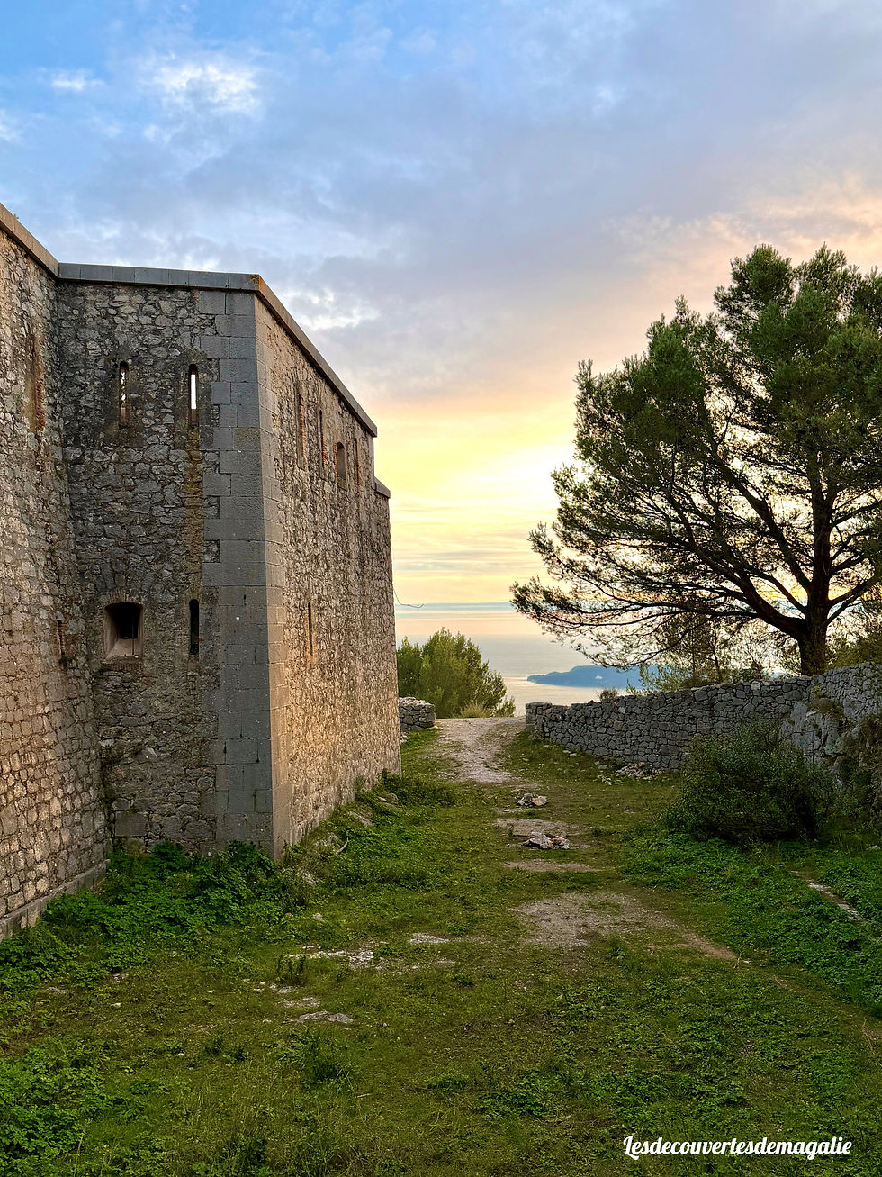 Randonnée au Mont Faron à Toulon dans le Var Fort Faron