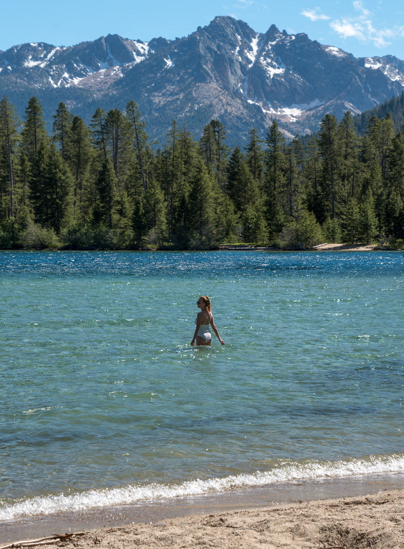 Redfish lake in sawtooth mountains idaho