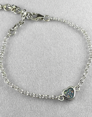 mini heart bracelet 1.png