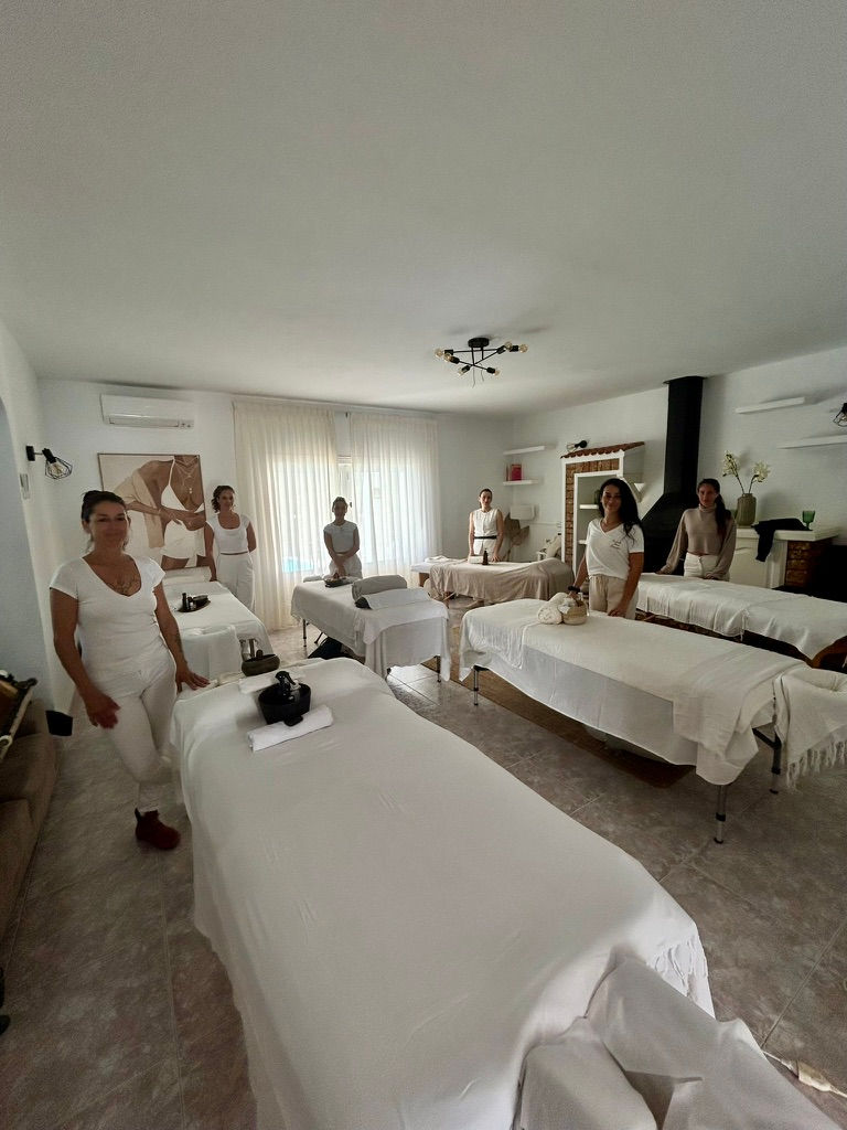 La Experiencia Definitiva de Masaje en Villa en Ibiza — Luxury Wellness en tu Hogar Temporal