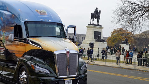 A Trucker, a Tree, and a Holiday Tradition That Connects a Nation