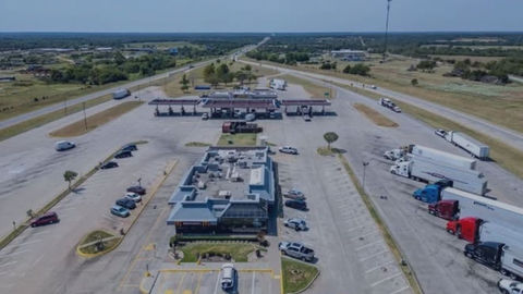 Fermeture temporaire du stationnement pour camions au centre de services de Stroud sur l’I-44/Turner Turnpike