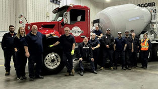 Groupe Kenworth Montréal souligne une nouvelle livraison 100 % d’ici à Béton du Parc