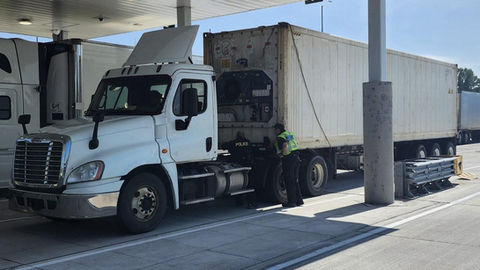 Contraventions et mises hors service : des camionneurs sanctionnés pour avoir contourné une balance routière à Gananoque