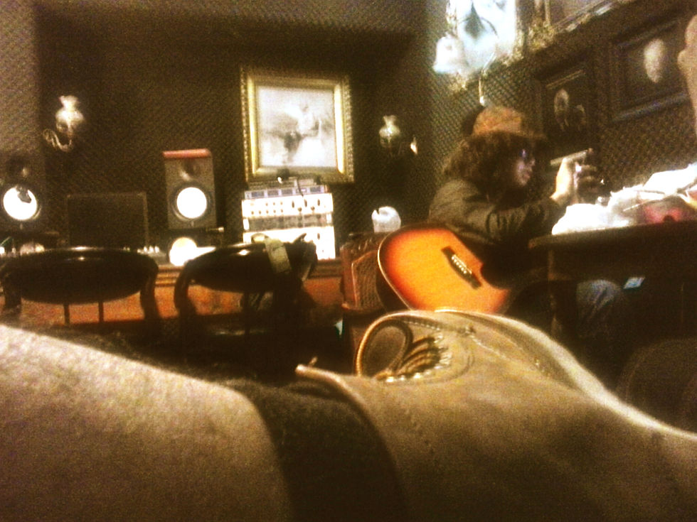 medengarkan dul bernyanyi