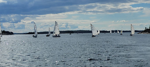 Segling på fjärden med UBB seglarläger