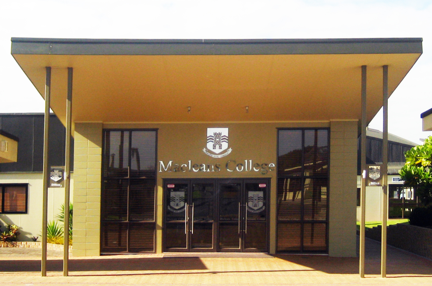 Secondary school reference · Macleans College