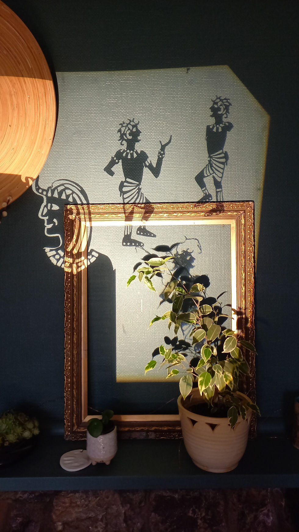Thumbnail: Shadow Puppetry