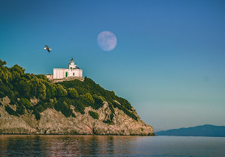 SIY-lighthouse-moon.jpg