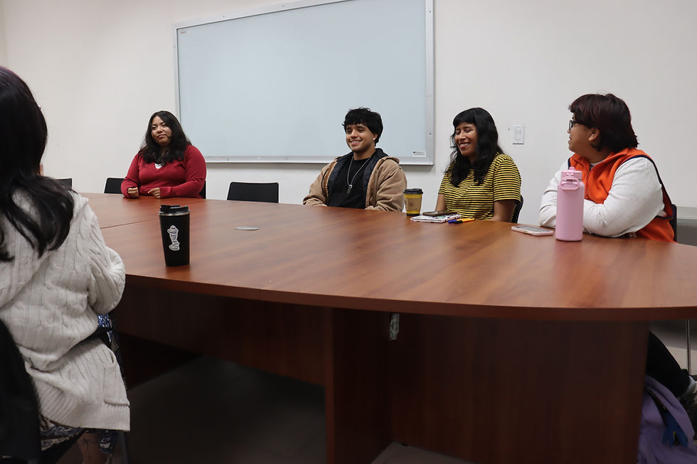 Cuentos de Raquel Castro Inspiran Debate Sobre Capitalismo y Sociedad Actual