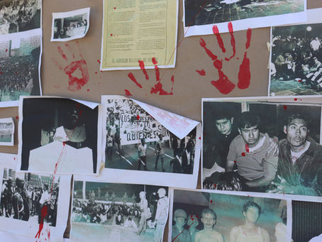 Estudiantes conmemoran el 2 de octubre con mensajes de memoria y justicia.