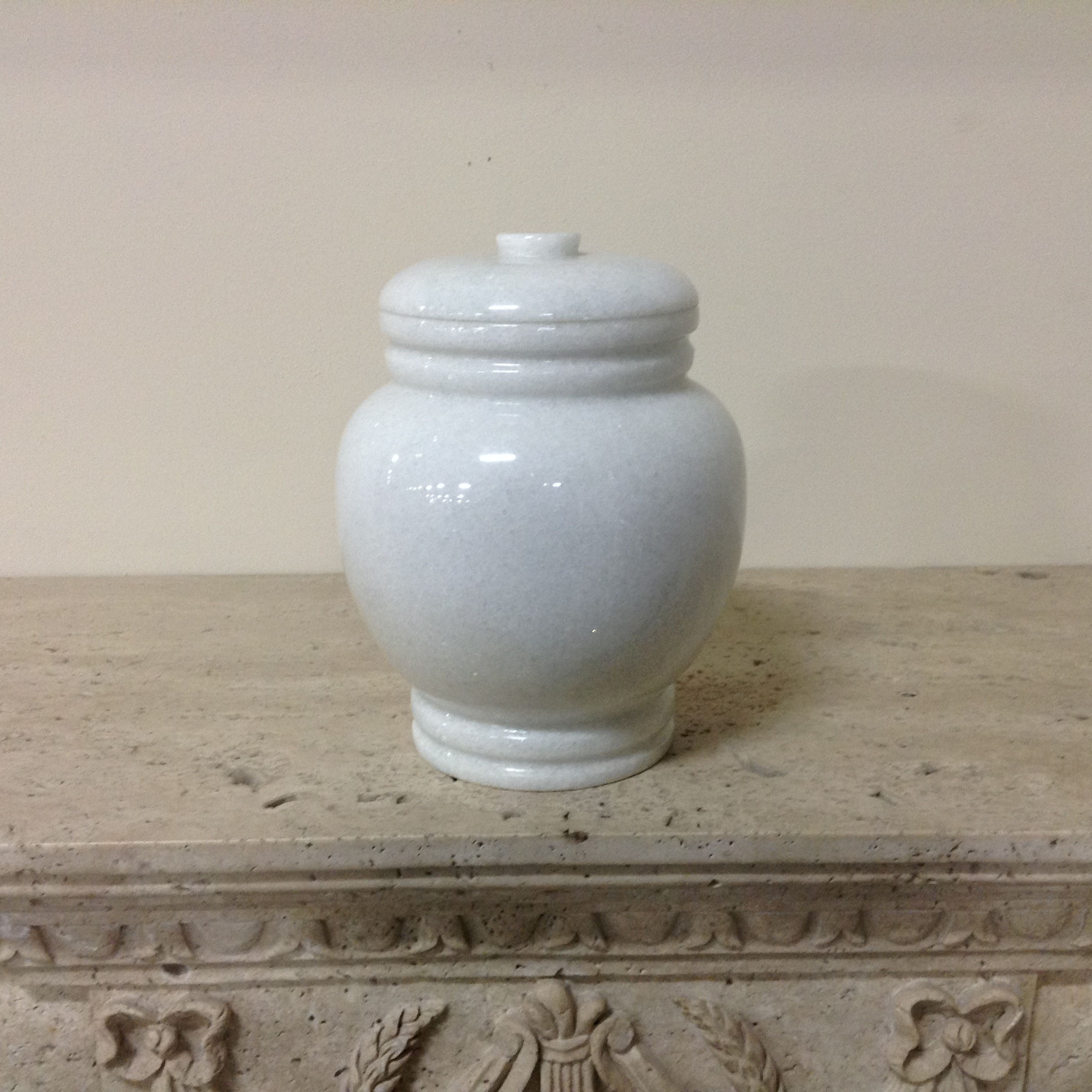 9.5x6.5 Crystal White Ornate Urn-H