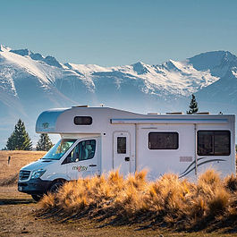 Mighty Big Six 6-Berth Campervan – großer Camper mit Küche, Dusche und Toilette für 6 Personen in Australien und Neuseeland