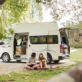 Mighty 4-Berth Double Down Campervan mieten – 4 Personen, 2 Betten, ideal für Familien
