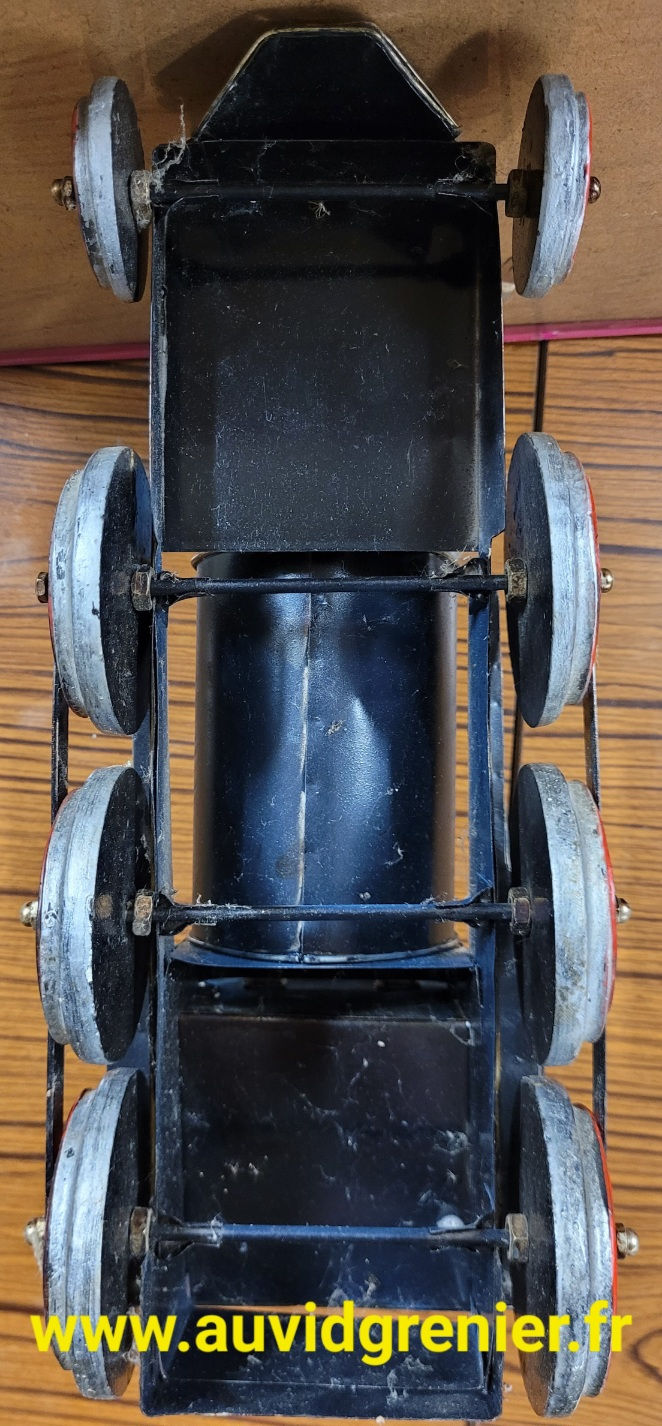 Miniature : LOCOMOTIVE DÉCORATIVE EN MÉTAL 