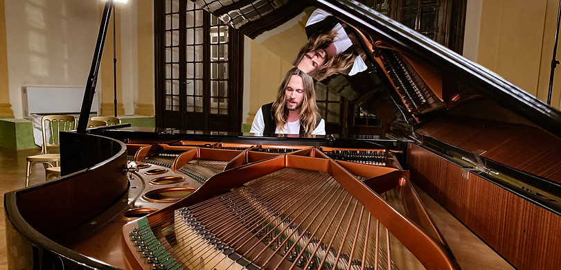 Georg_Neumann_piano01.jpg