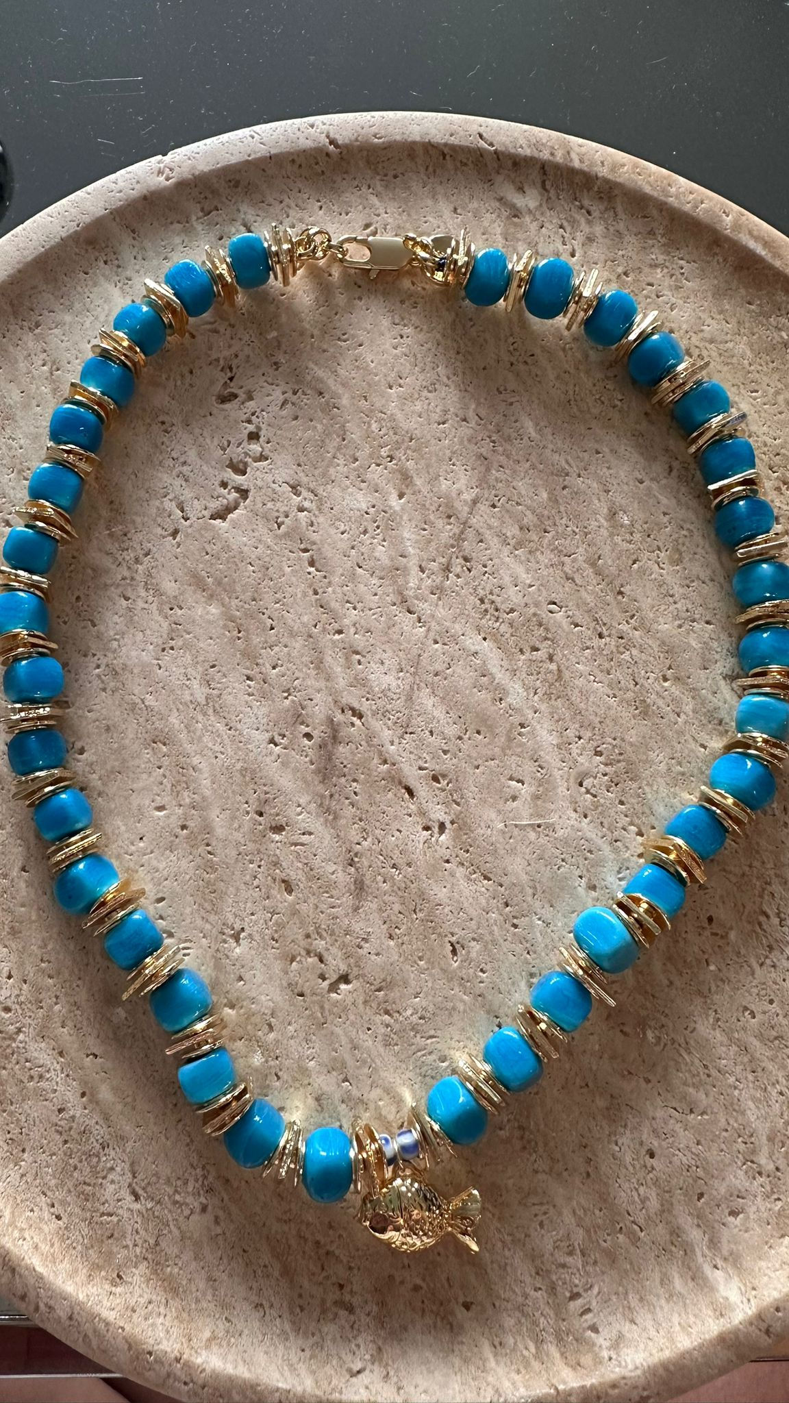 Özel Tasarım Balık Detaylı Altın Kaplama Doğal Taşlı Kolye